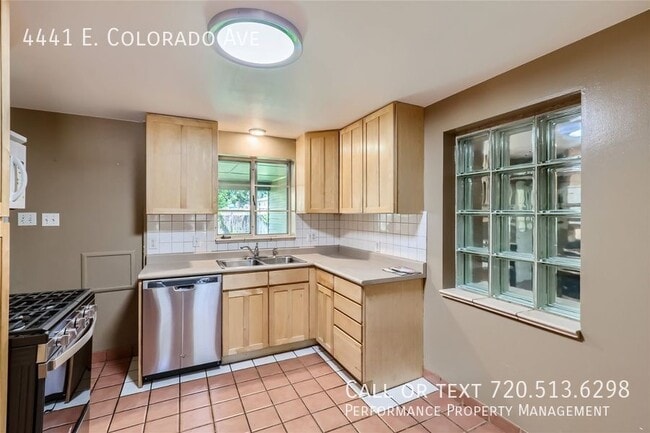 Building Photo - 4441 E Colorado Ave