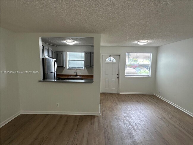 Building Photo - 5661 SW 36th Ct
