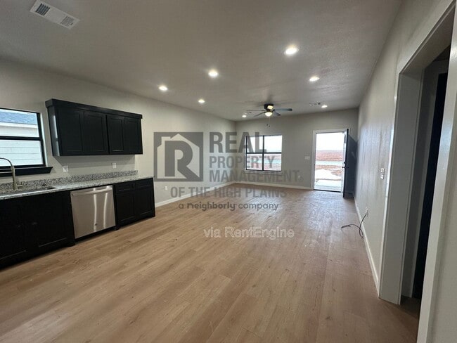 Building Photo - 4780 Clive -