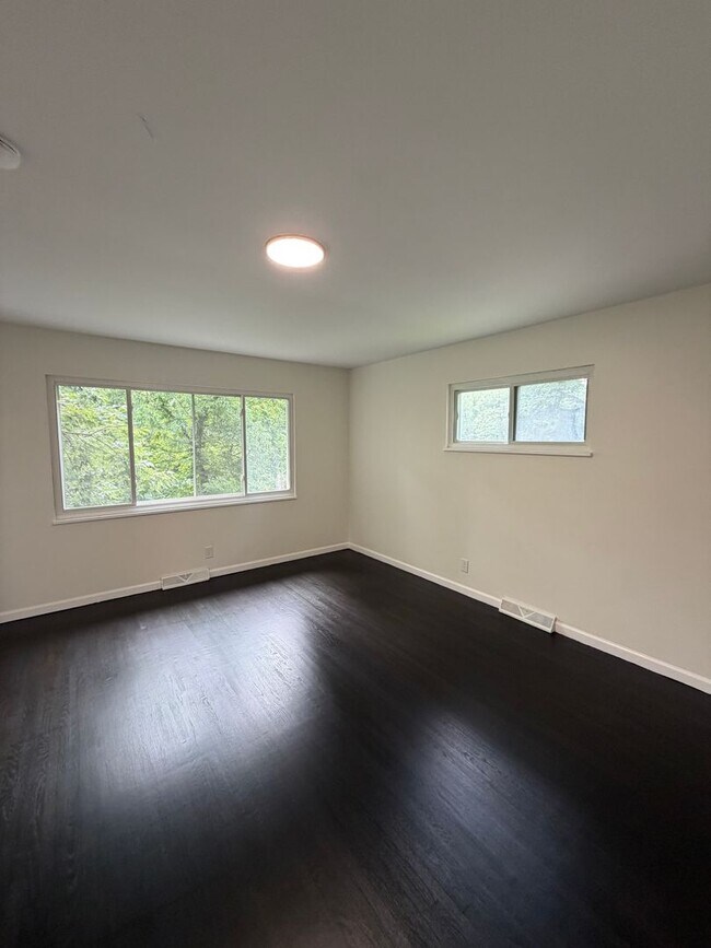 Building Photo - 2376 Westwood Dr