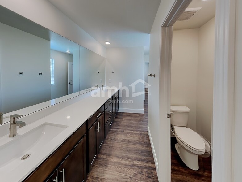 Building Photo - 3324 Fields Ave