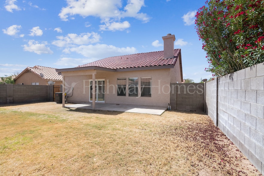 Building Photo - 13856 W Ironwood St