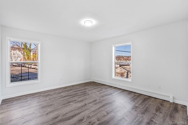 Building Photo - 198 Woodland Ave