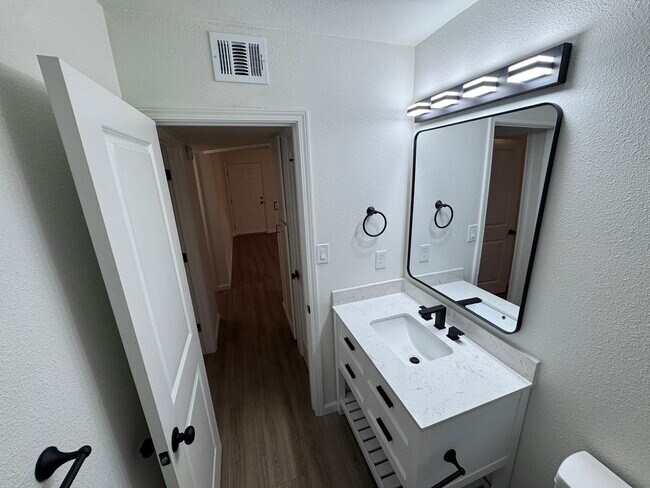 Building Photo - 2118 N Glenn Ave