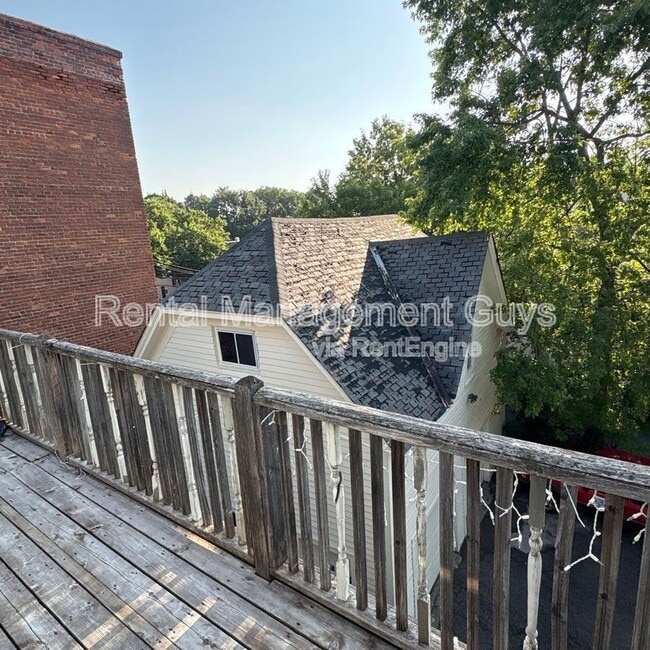 Building Photo - 2647 Girard Ave S