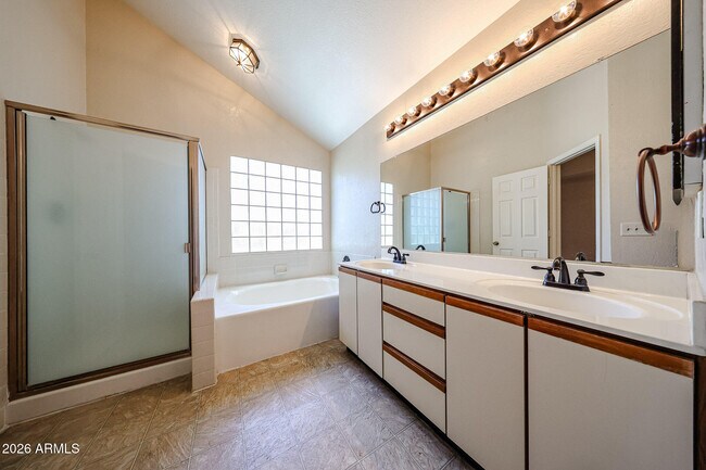 Building Photo - 3305 E Wildwood Dr