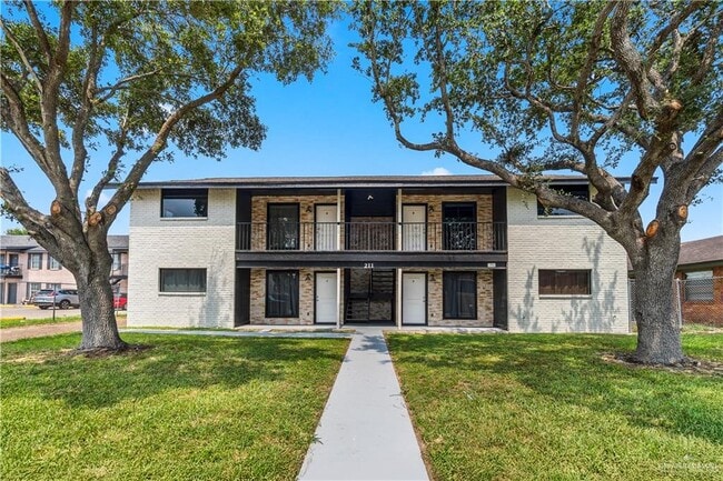 Primary Photo - 211 Gastel Cir