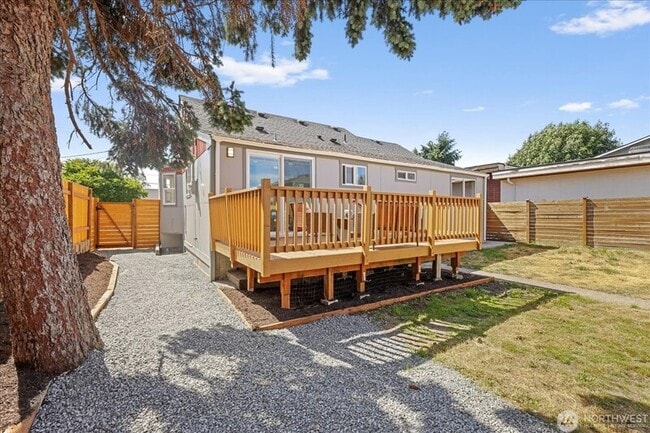 Building Photo - 110 Pelly Ave N
