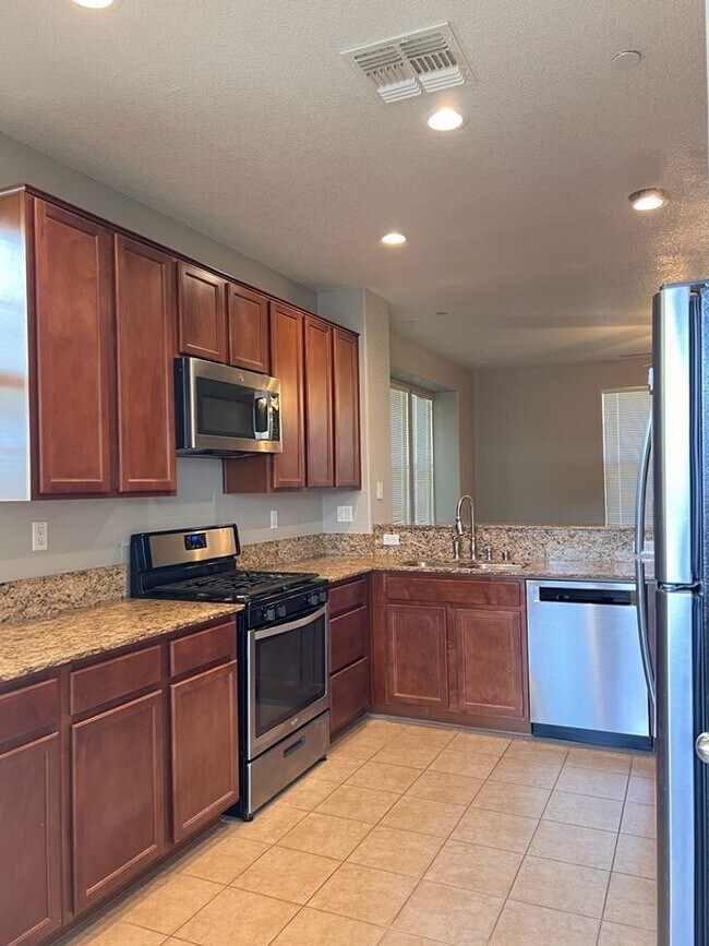 Building Photo - 427 Anchor Ln