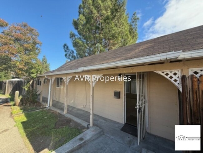 Building Photo - Detached home near Library