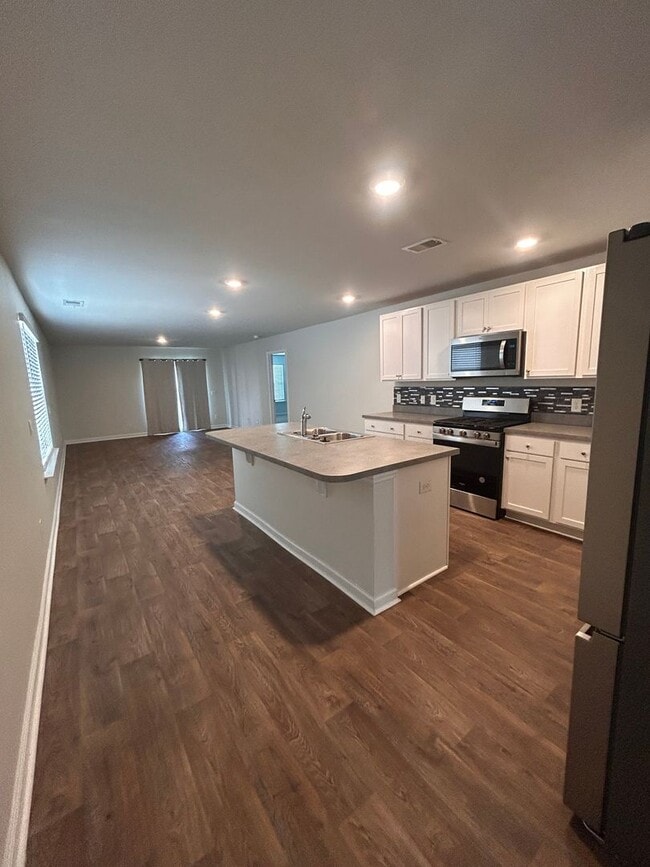 Building Photo - *Move in Special*  Spacious 3BR/2BA home in the Carnes area!