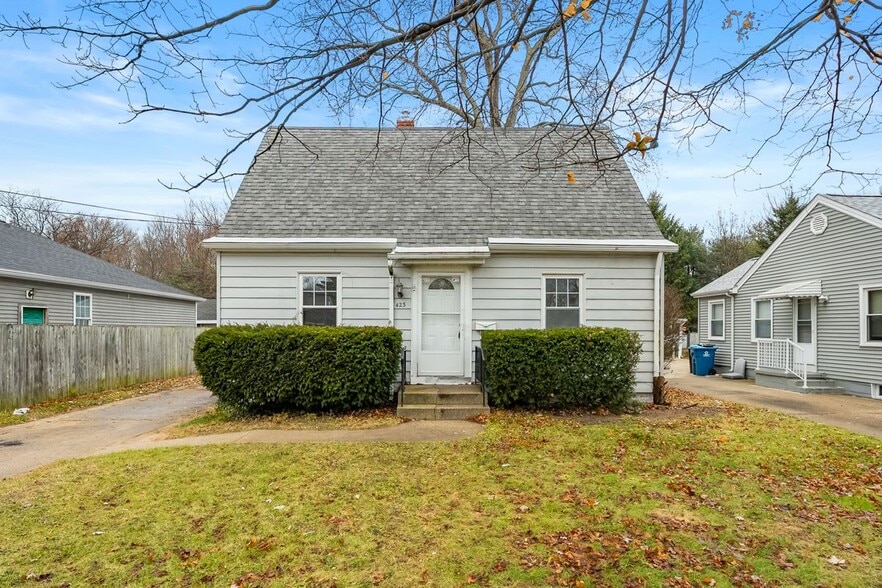 Primary Photo - 423 Cornell Dr