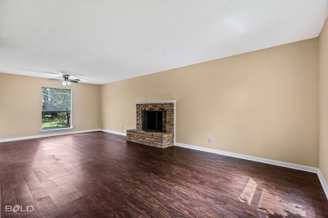 Building Photo - 1502 Suburbia Dr