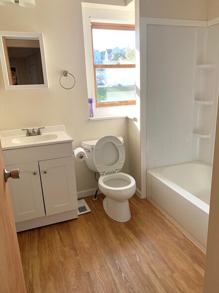 Building Photo - 207 N 1st St