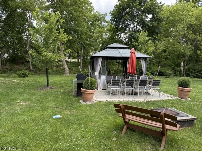 Building Photo - 271 Main St