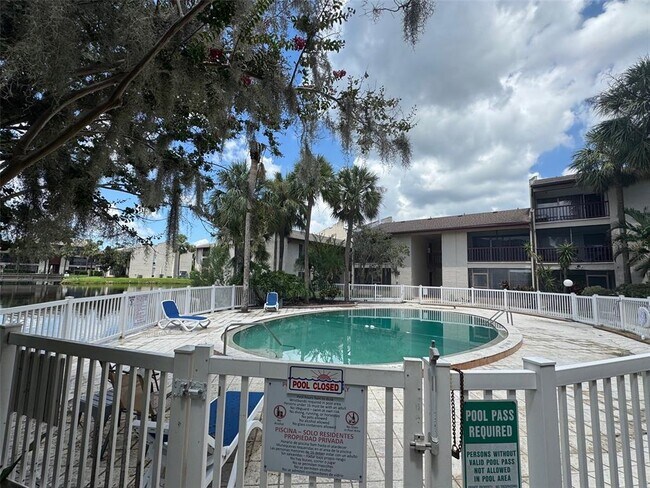 Building Photo - 3861 S Lake Dr