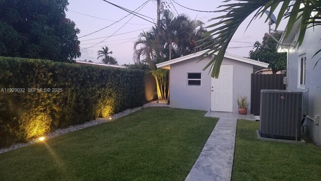 Building Photo - 1071 W 66th St