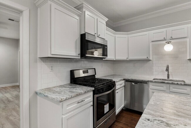 Building Photo - 282 Hawthorne St