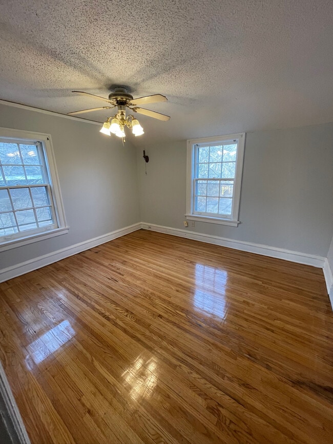 Building Photo - 611 Lincoln Pky