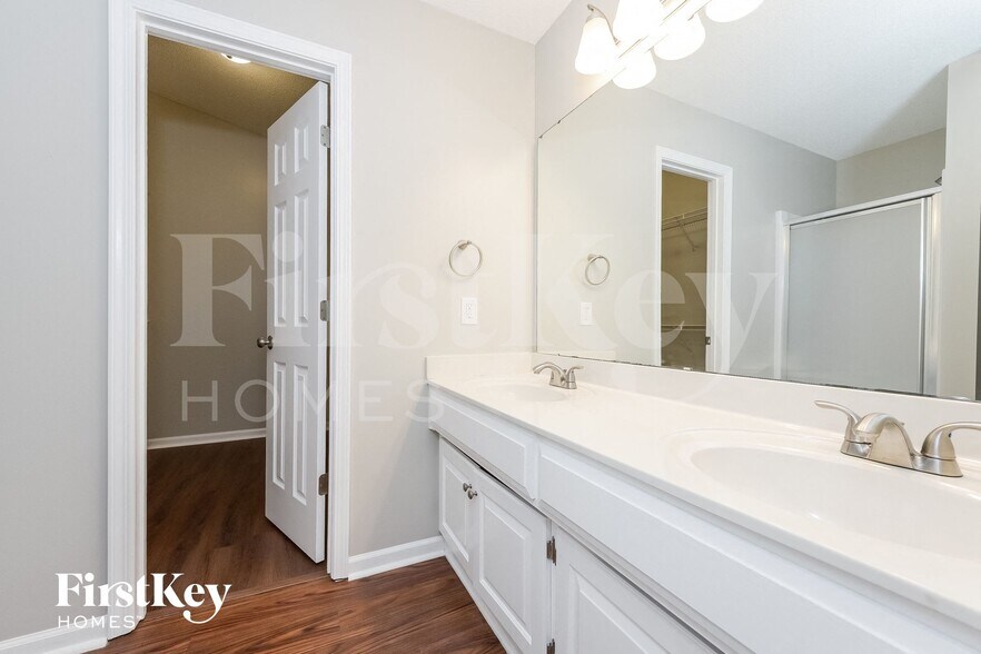 Building Photo - 11039 N Ditman Ct