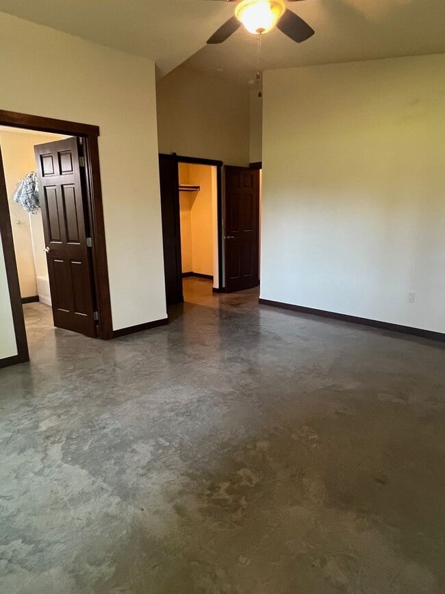 Building Photo - Sandpointe Home