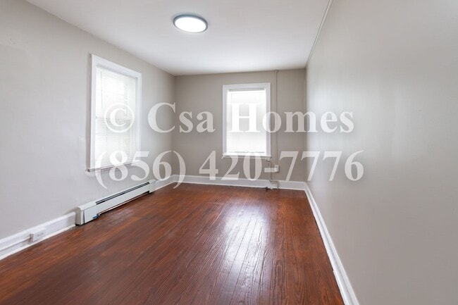 Building Photo - Newly Renovated 3 Bed, 1.5 Bath in Fairview!