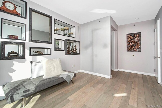 Building Photo - 10 City Pl