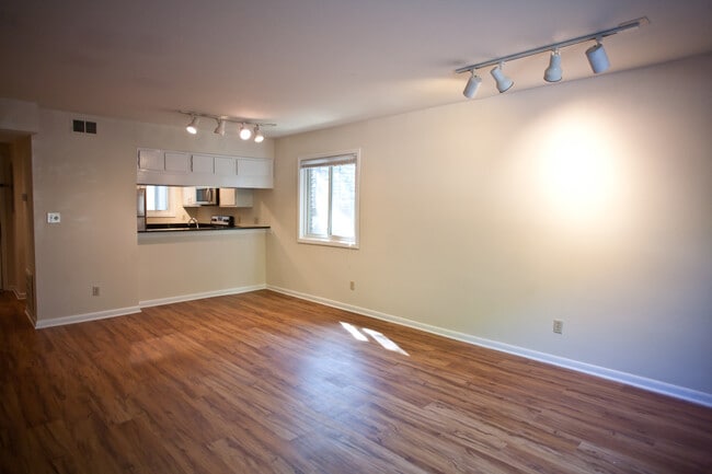Building Photo - Live at Chancellor Square in a renovated u...