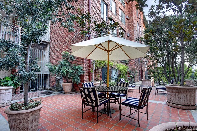 Building Photo - 1440 Veteran Ave