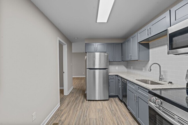 Building Photo - Experience Modern Living: Newly Renovated 1 Bed, 1 Bath Apartment Coming Soon!