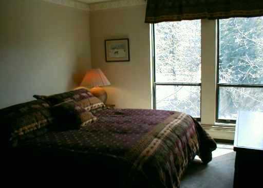 Building Photo - Lake Cliffe Condo - Spacious 2 Bedroom/2 B...