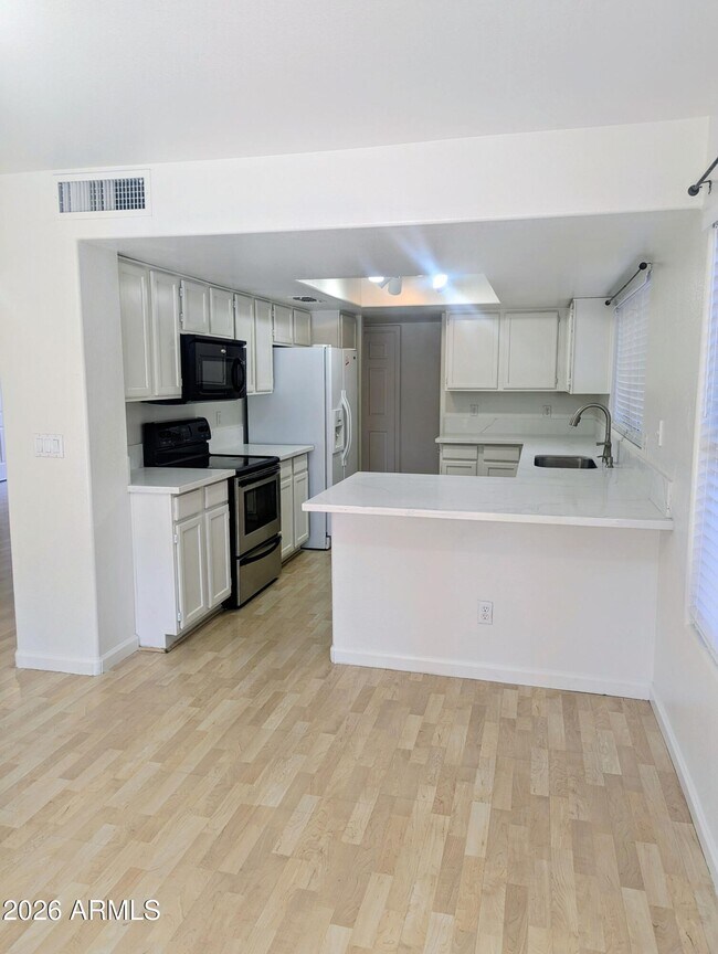 Building Photo - 1343 E Angela Dr