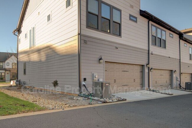 Building Photo - 5939 Ardrey Kell Rd