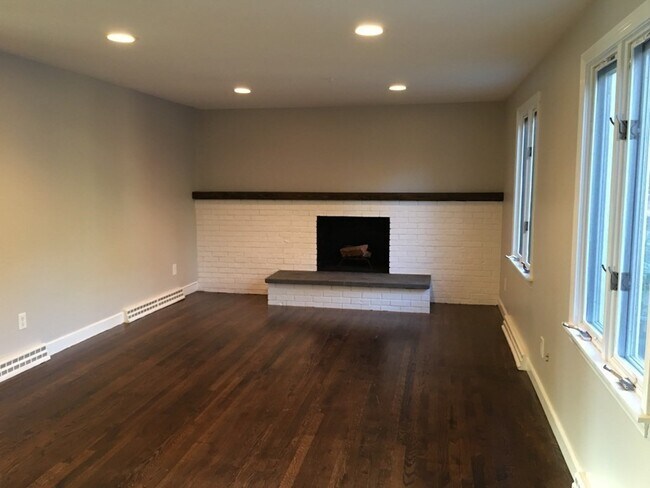 Building Photo - 31 Hammond Pond Pky