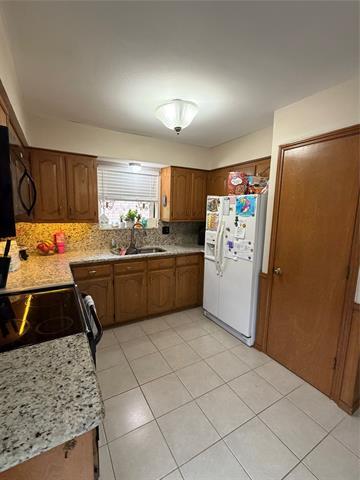 Building Photo - 309 W Stoneybrook Dr