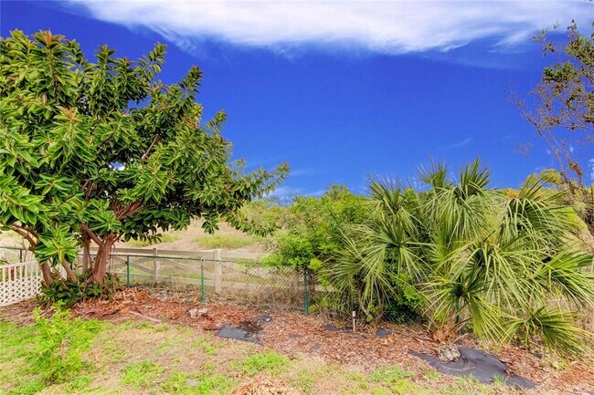 Building Photo - 1421 Beach Club Ln