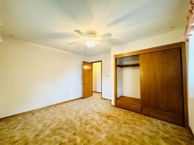 Building Photo - 4 Bedroom - 2 Bath Ranch Style Home with 2...