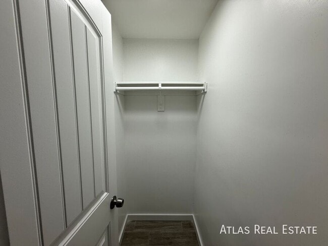 Building Photo - 3412 W Orangewood Ave