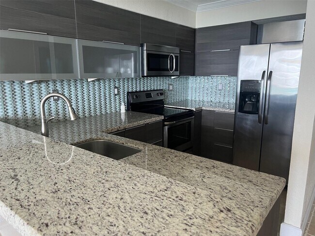 Building Photo - 2501 S Ocean Dr