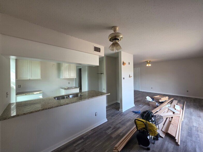 Building Photo - 1020 Autumn Cir