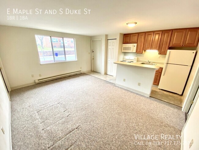 Building Photo - 461 E Maple St