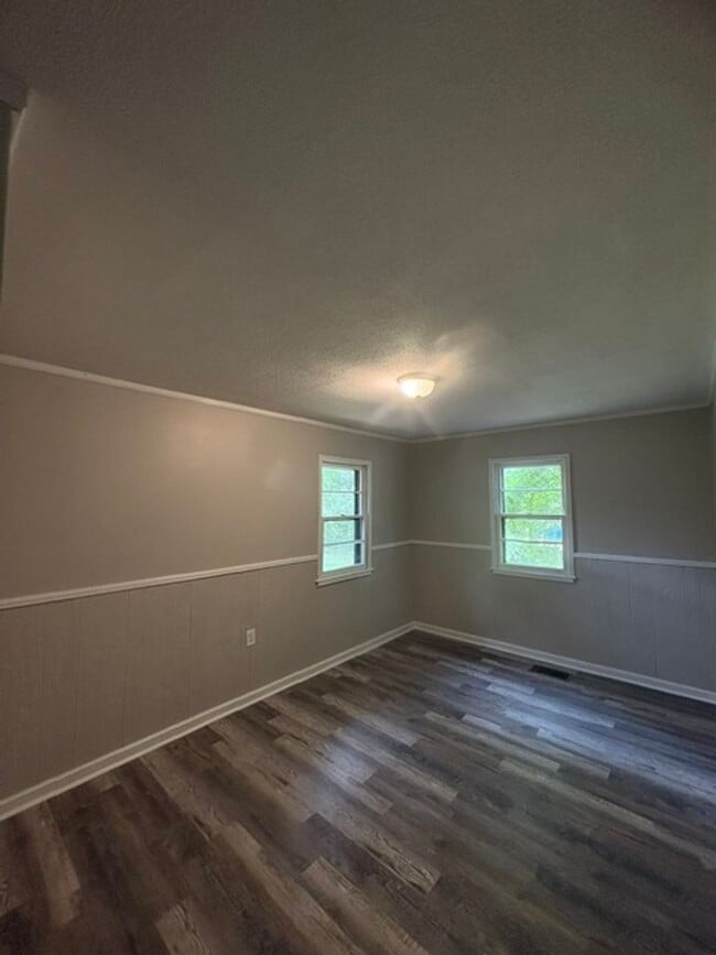 Building Photo - Renovated 3 Bedroom 1.5 Bath Home for Rent!