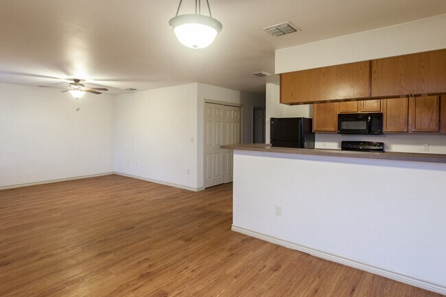 Building Photo - 1801 Bosquez St