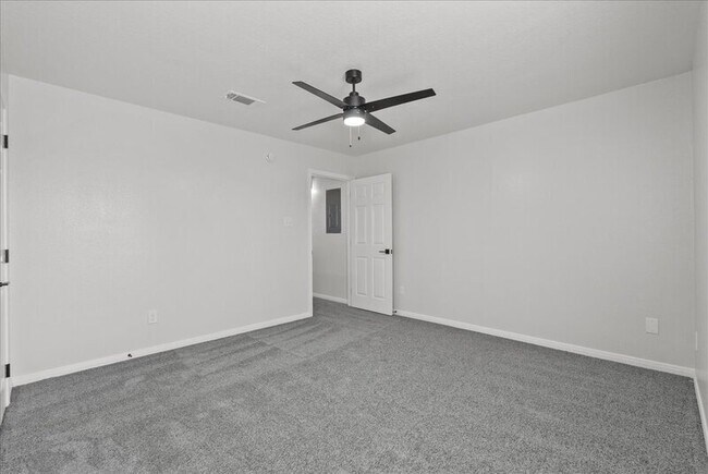 Building Photo - 2106 Roatan Calle