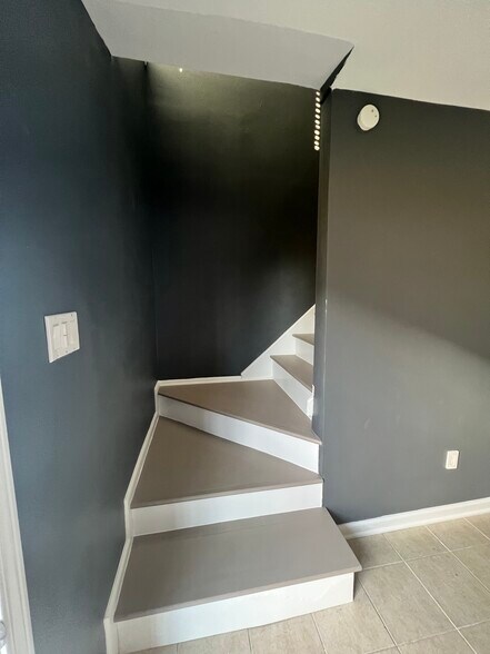 Building Photo - 520 Revere Dr