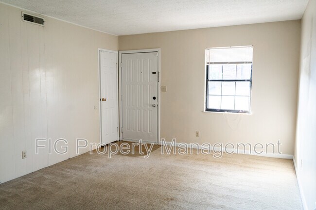 Building Photo - 1828 Lively Rd