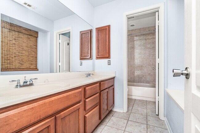 Building Photo - 5314 Lake Golden Dr