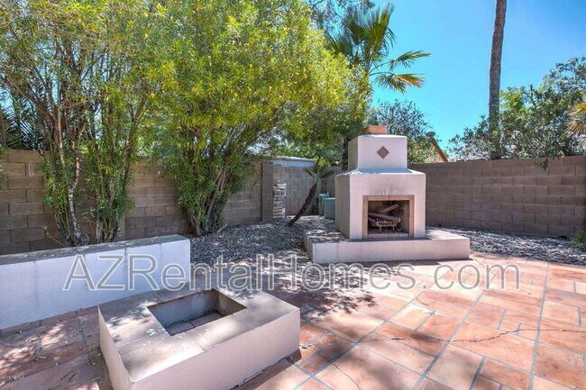 Building Photo - 1033 W Madero Ave