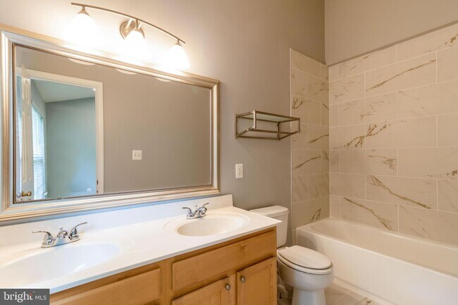 Building Photo - 43147 Huntsman Square