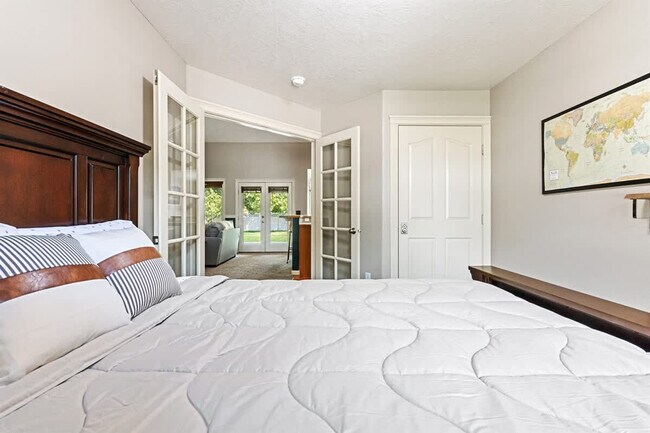 Building Photo - 2480 W San Remo Ct